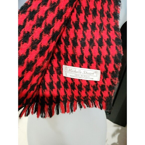 Michelle Stuart Berry & Black Herringbone Scarf 100% Acrylic 52" Lightweight - Picture 2 of 5